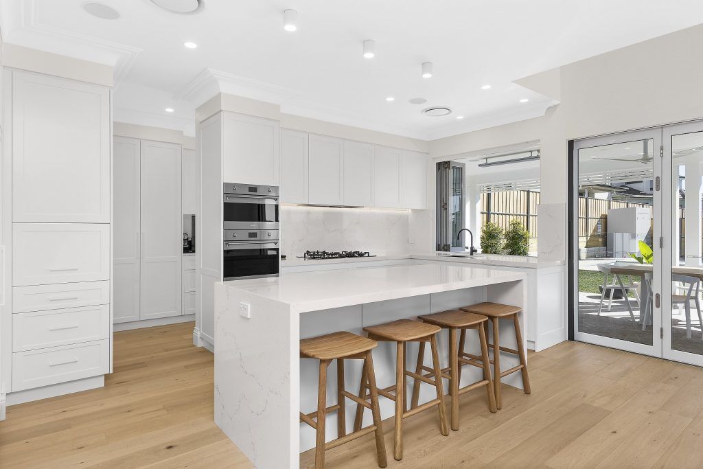 Kellyville, Polyurethane Shaker Style kitchen in Star White Doors and Quantum Quartz Michelangelo benchtop and splashback