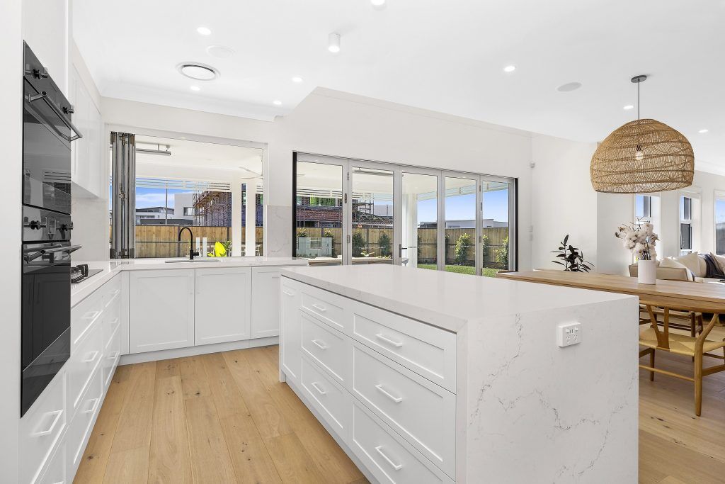 Kellyville, Polyurethane Shaker Style kitchen in Star White Doors and Quantum Quartz Michelangelo benchtop and splashback
