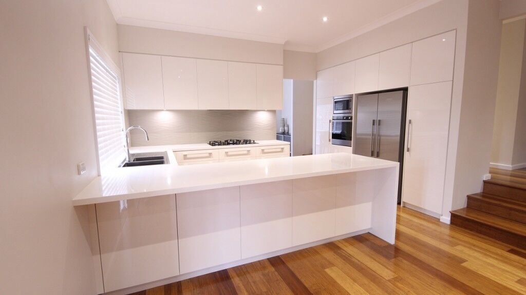 Castle Hill Sydney, Gloss Polyurethane kitchen with a Caesarstone Pure White benchtop