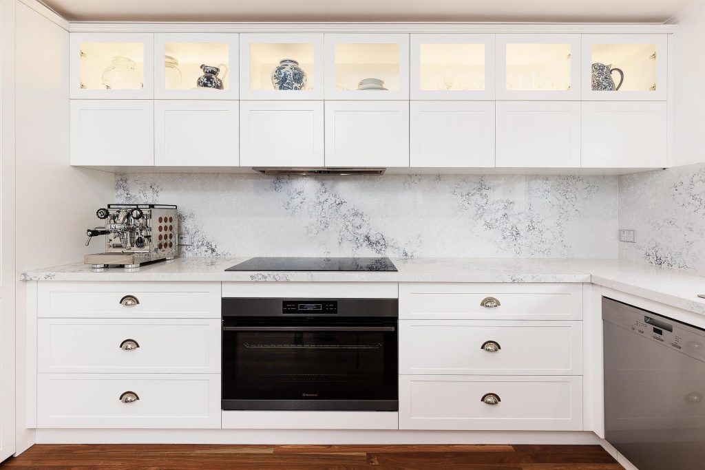 Point Claire, Satin Polyurethane Shaker style kitchen with a Monte Bianco Quantum Quartz benchtop and splashback