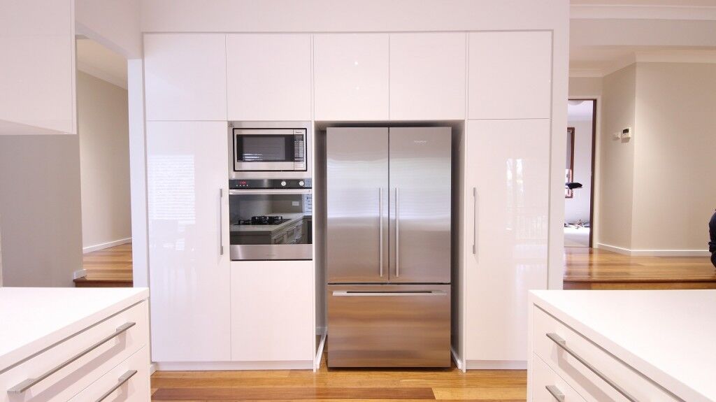 Castle Hill Sydney, Gloss Polyurethane kitchen with a Caesarstone Pure White benchtop