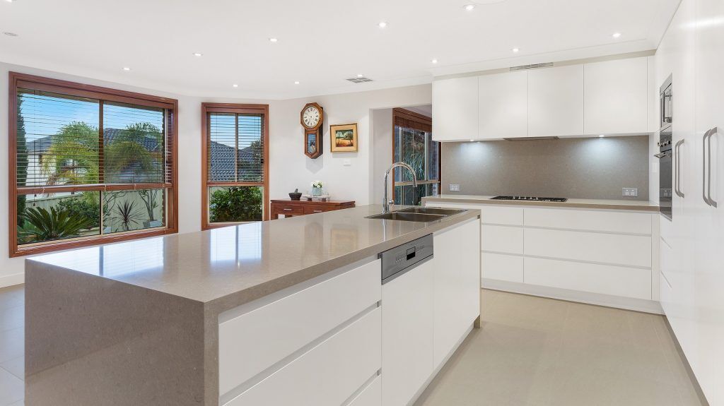 Menai Sydney, Satin Polyurethane kitchen with a Quantum Quartz benchtop