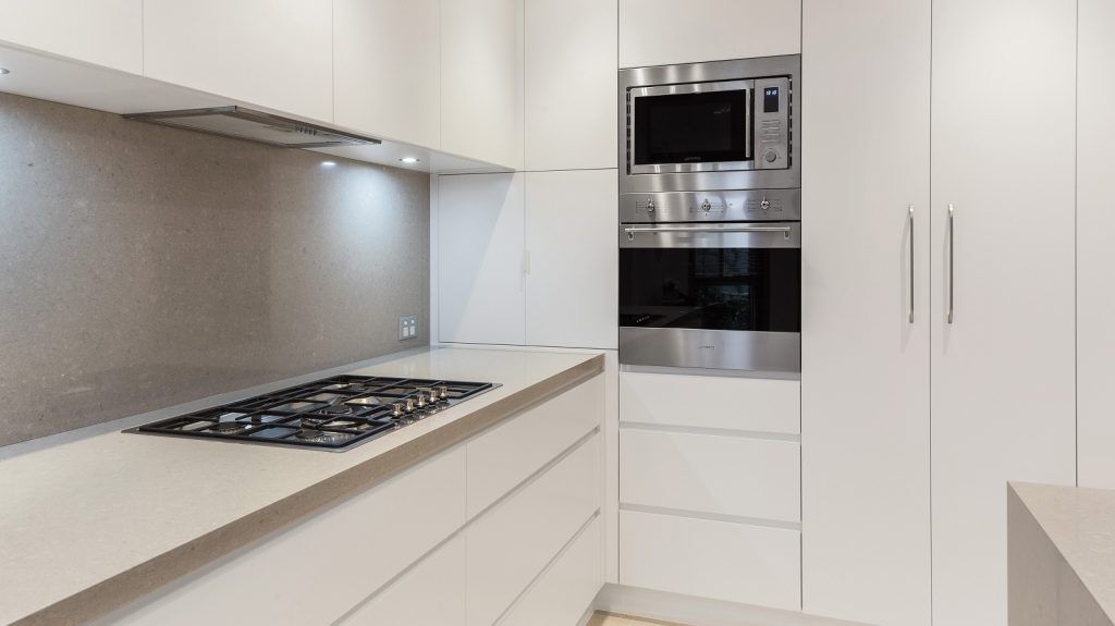Menai Sydney, Satin Polyurethane kitchen with a Quantum Quartz benchtop