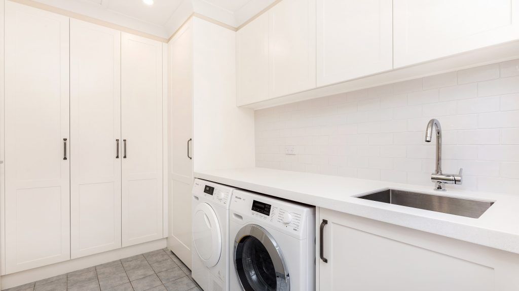 Polyurethane Shaker style laundry - Carlingford, Sydney