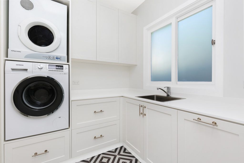 Polyurethane Shaker style laundry - Collaroy, Sydney