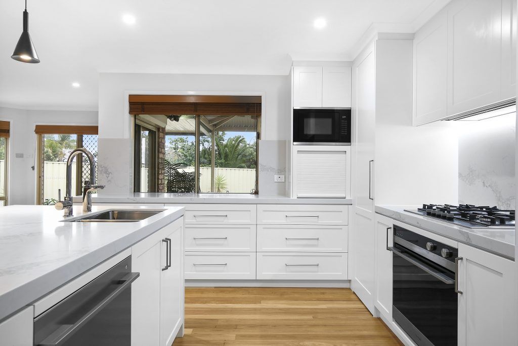 Wattle Grove, Satin Polyurethane Shaker Style kitchen, Statuario Maximus Caesarstone splashback and island bench with waterfall return
