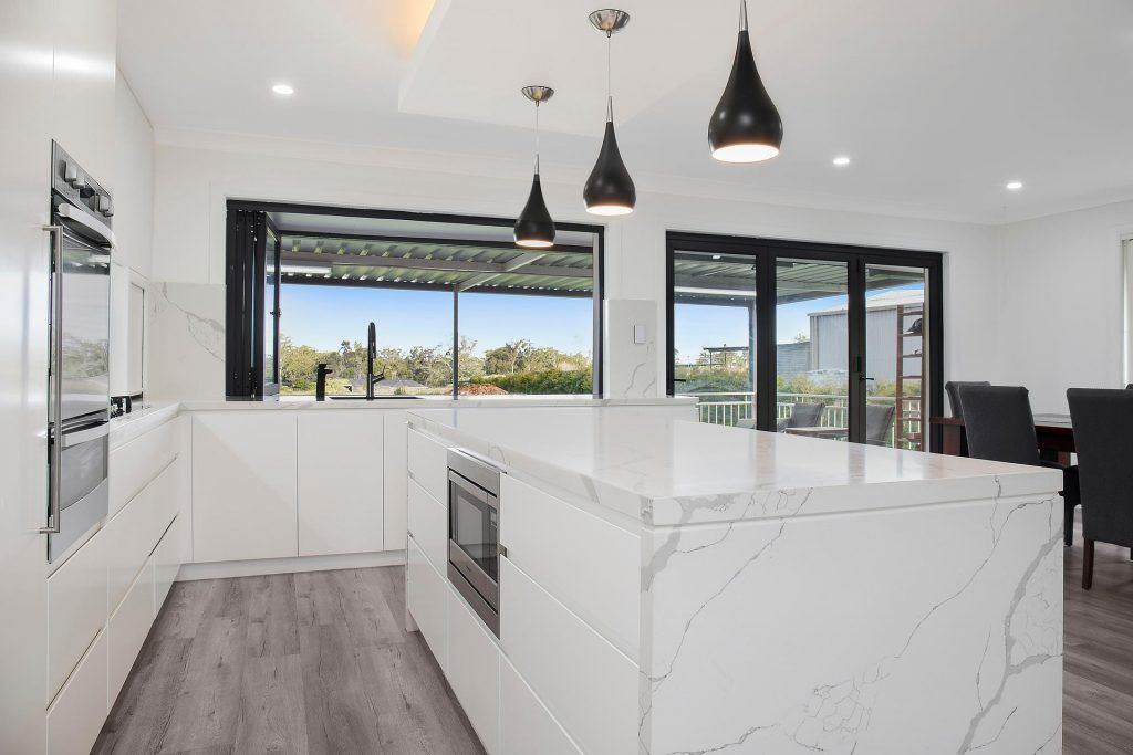 Kenthurst, Vivid White Polyurethane doors with a 40mm Statuario Caesarstone Island bench and Caesarstone splashback