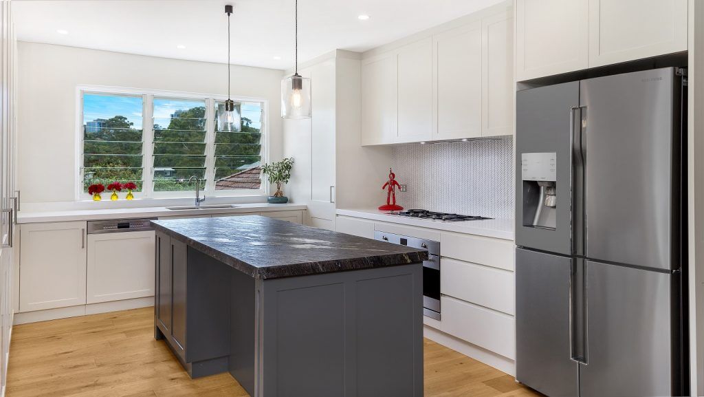 Greenwich, Shaker Style kitchen in a polyurethane finish with a Cosmic Black Granite benchtop