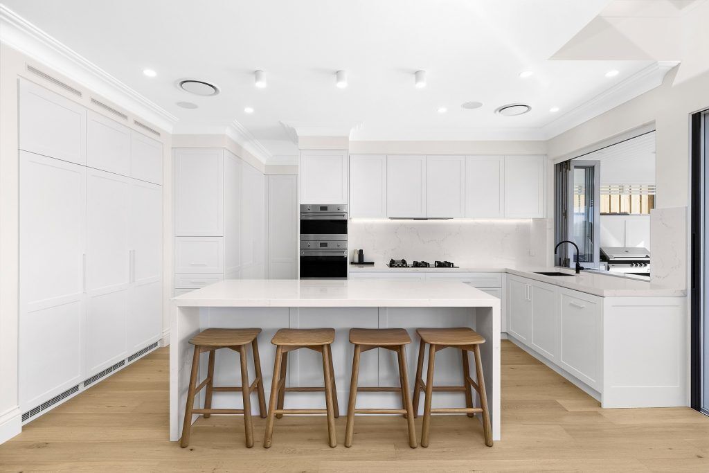 Kellyville, Polyurethane Shaker Style kitchen in Star White Doors and Quantum Quartz Michelangelo benchtop and splashback