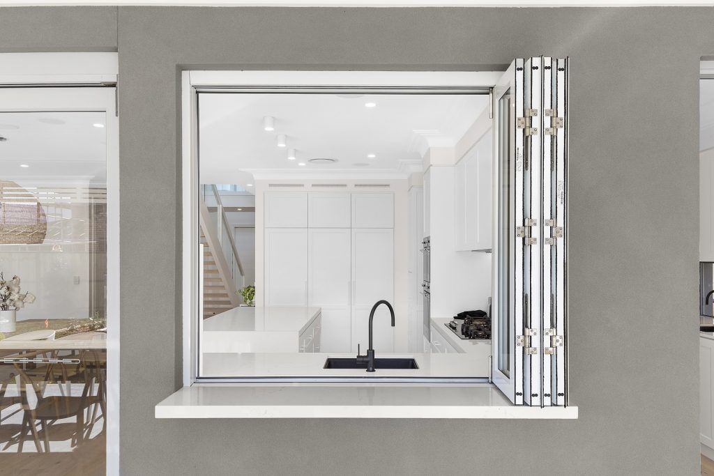Kellyville, Polyurethane Shaker Style kitchen in Star White Doors and Quantum Quartz Michelangelo benchtop and splashback