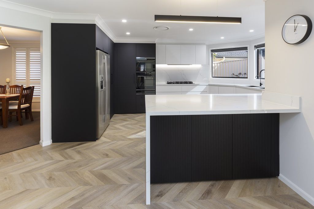 Holsworthy, Polyurethane Venette Kitchen with a Quantum Quartz Venatino Statuario breakfast bar, benchtops and splashback