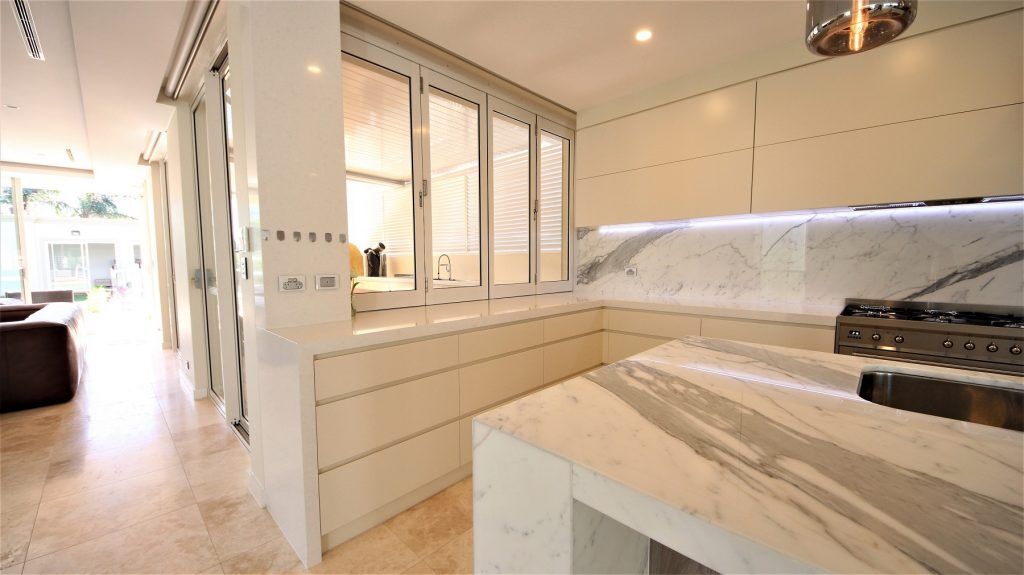 Sans Souci Sydney, Satin Polyurethane and Cleaf Timber Grain kitchen