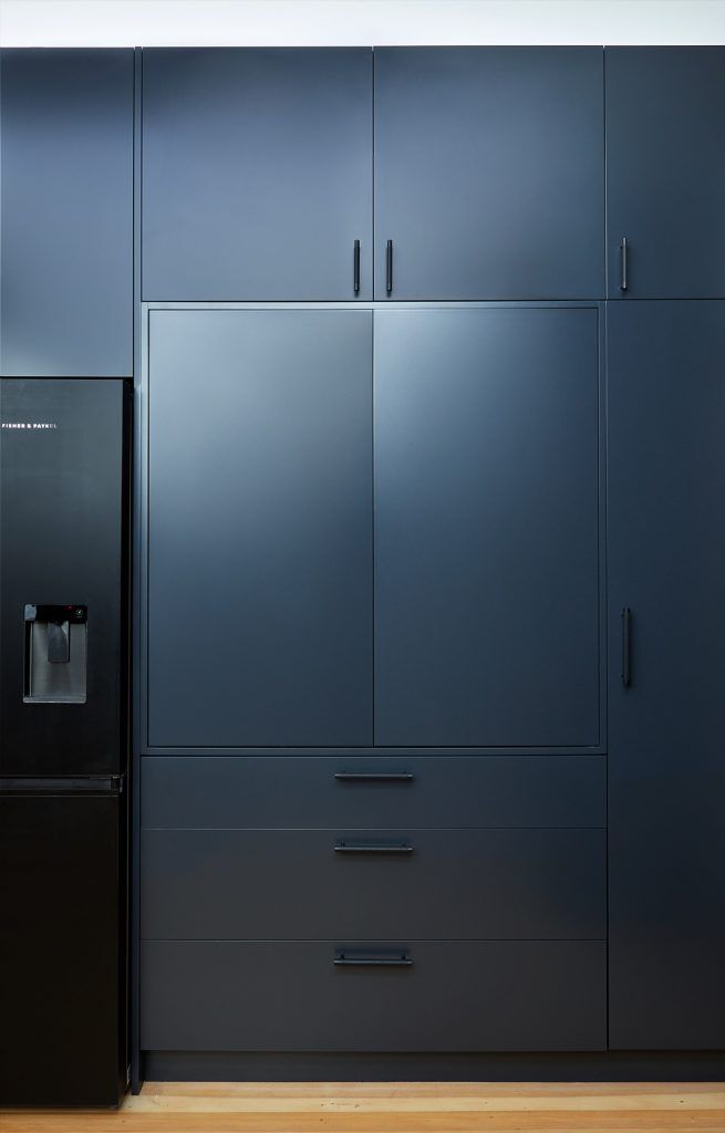 Annandale, Satin Polyurethane kitchen with a 40mm Smartstone Tundra Grigio stone benchtop and splashback