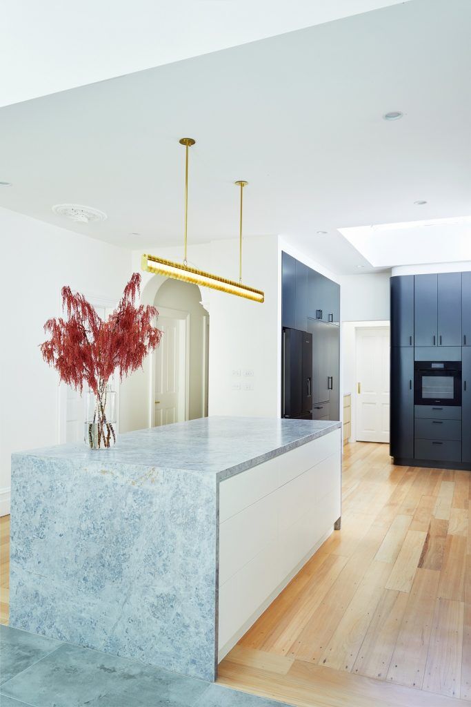 Annandale, Satin Polyurethane kitchen with a 40mm Smartstone Tundra Grigio stone benchtop and splashback